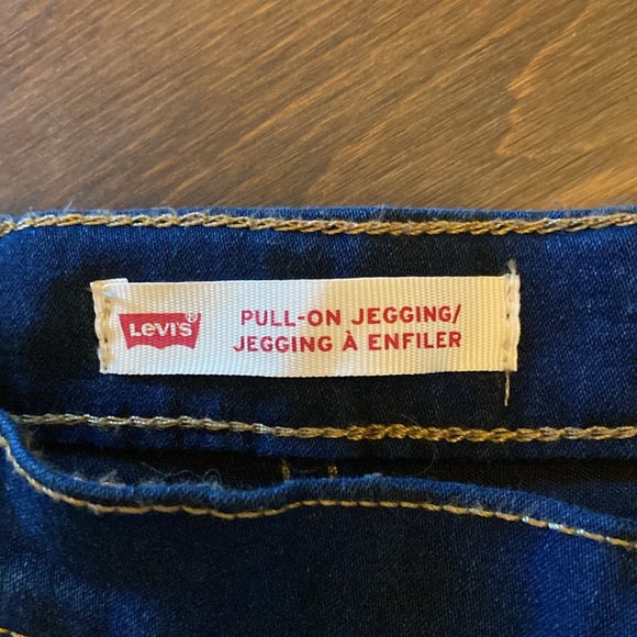 Levis pull in jegging  brand new NWT - Picture 6 of 6